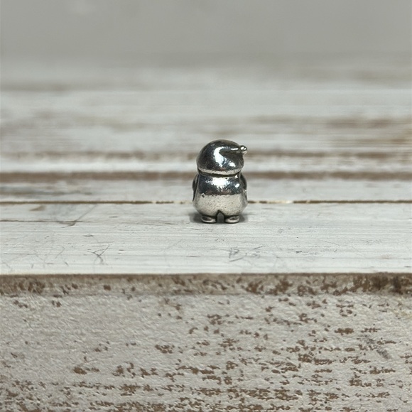 Pandora euc gnome troll hobbit holding clover flower sterling silver charm - Picture 3 of 4